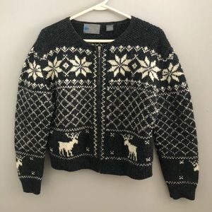 Vintage 100% wool cropped Norwegian sweater, size Medium.